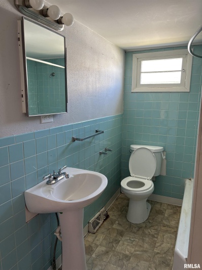 920 12TH Street, Herrin, Illinois 62948, 3 Bedrooms Bedrooms, 0 ,1 BathroomBathrooms,Residential,For Sale,12TH,0,RMAEB457712