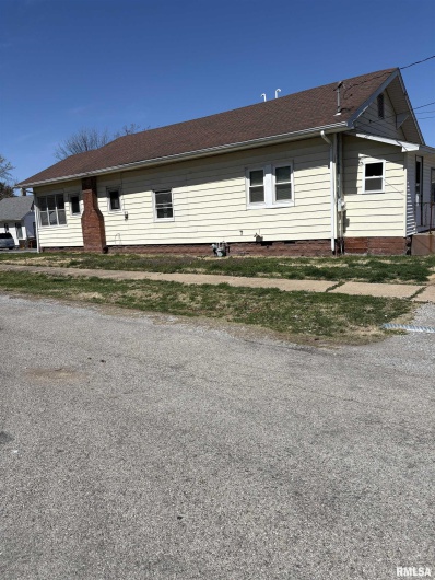 920 12TH Street, Herrin, Illinois 62948, 3 Bedrooms Bedrooms, 0 ,1 BathroomBathrooms,Residential,For Sale,12TH,0,RMAEB457712
