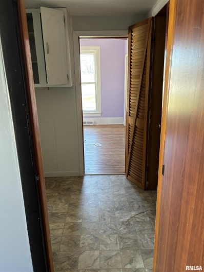 920 12TH Street, Herrin, Illinois 62948, 3 Bedrooms Bedrooms, 0 ,1 BathroomBathrooms,Residential,For Sale,12TH,0,RMAEB457712