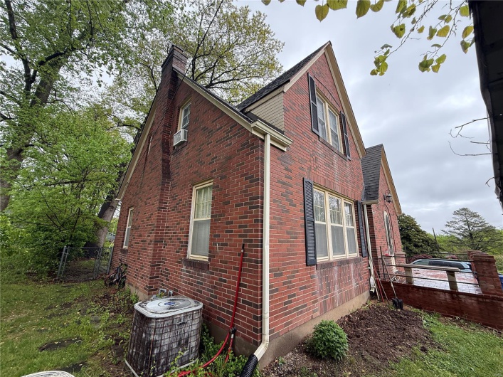 420 Cape Rock Drive, Cape Girardeau, Missouri 63701, 3 Bedrooms Bedrooms, 7 Rooms Rooms,2 BathroomsBathrooms,Residential,For Sale,Cape Rock,MAR25026830