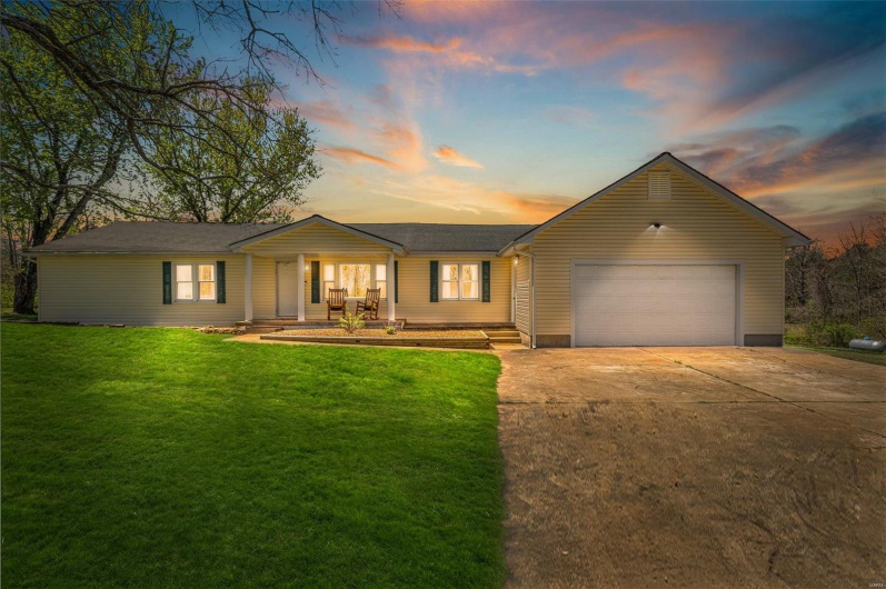 5411 Hillsboro Road, Farmington, Missouri 63640, 4 Bedrooms Bedrooms, 8 Rooms Rooms,2 BathroomsBathrooms,Residential,For Sale,Hillsboro,MAR25023482