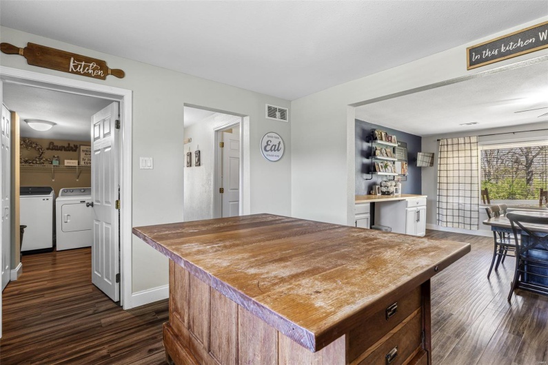 5411 Hillsboro Road, Farmington, Missouri 63640, 4 Bedrooms Bedrooms, 8 Rooms Rooms,2 BathroomsBathrooms,Residential,For Sale,Hillsboro,MAR25023482
