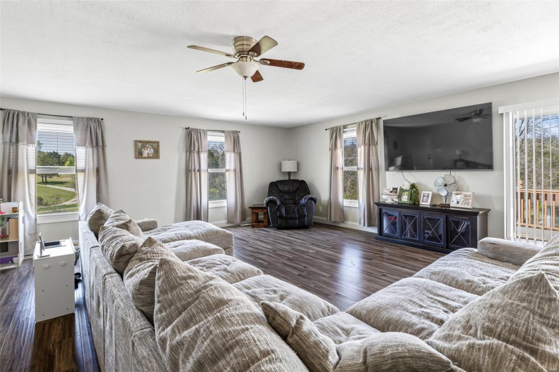 5411 Hillsboro Road, Farmington, Missouri 63640, 4 Bedrooms Bedrooms, 8 Rooms Rooms,2 BathroomsBathrooms,Residential,For Sale,Hillsboro,MAR25023482