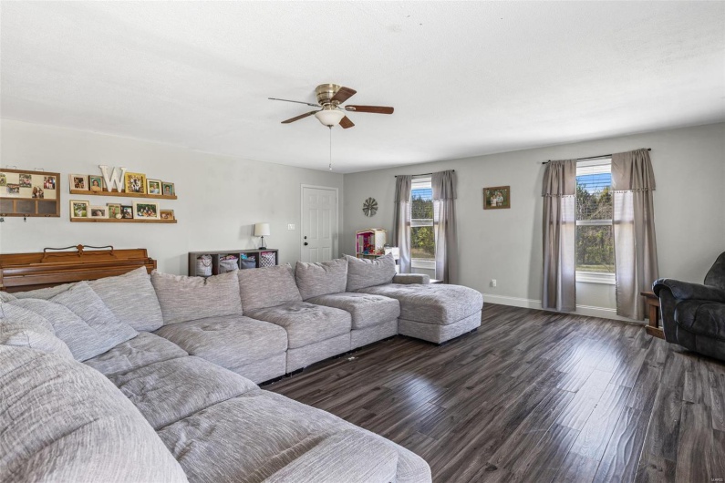5411 Hillsboro Road, Farmington, Missouri 63640, 4 Bedrooms Bedrooms, 8 Rooms Rooms,2 BathroomsBathrooms,Residential,For Sale,Hillsboro,MAR25023482