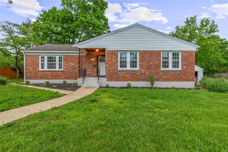 614 Stam Street, Farmington, Missouri 63640, 4 Bedrooms Bedrooms, 10 Rooms Rooms,3 BathroomsBathrooms,Residential,For Sale,Stam,MAR25027451
