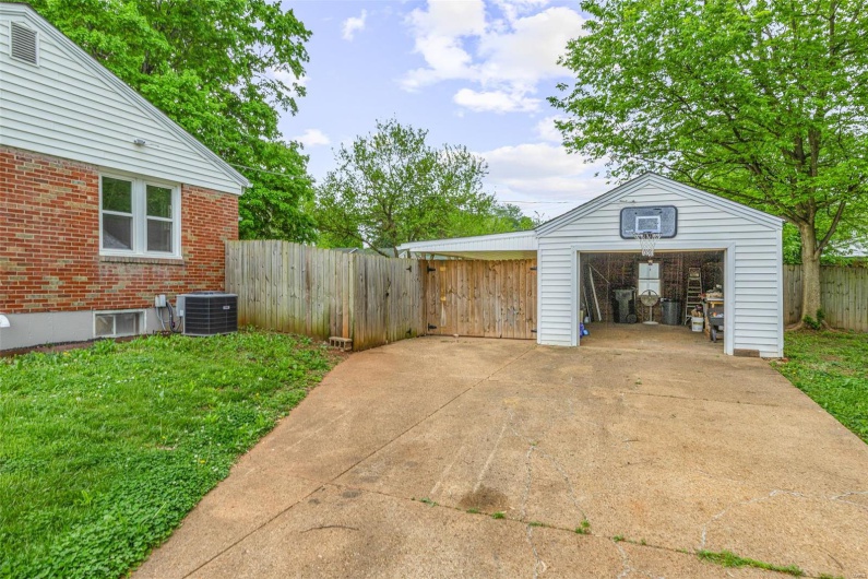 614 Stam Street, Farmington, Missouri 63640, 4 Bedrooms Bedrooms, 10 Rooms Rooms,3 BathroomsBathrooms,Residential,For Sale,Stam,MAR25027451