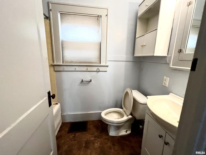 610 ELM Street, Carbondale, Illinois 62901, 3 Bedrooms Bedrooms, 0 ,1 BathroomBathrooms,Residential,For Sale,ELM,0,RMAEB451342