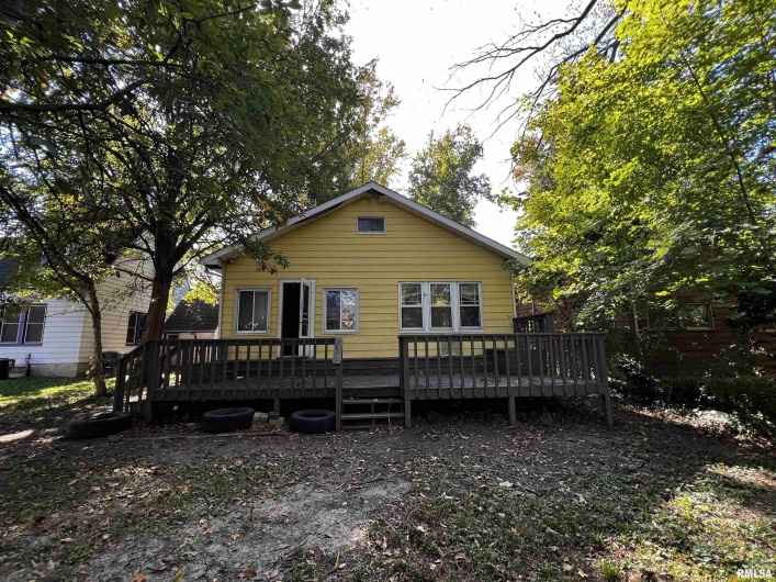 610 ELM Street, Carbondale, Illinois 62901, 3 Bedrooms Bedrooms, 0 ,1 BathroomBathrooms,Residential,For Sale,ELM,0,RMAEB451342