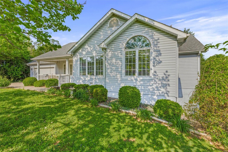 Ranch-style house featuring a front lawn