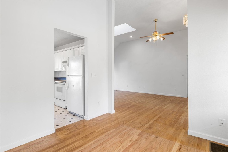 Dining room featuring visible vents, light wood flooring, ceiling fan, and baseboards