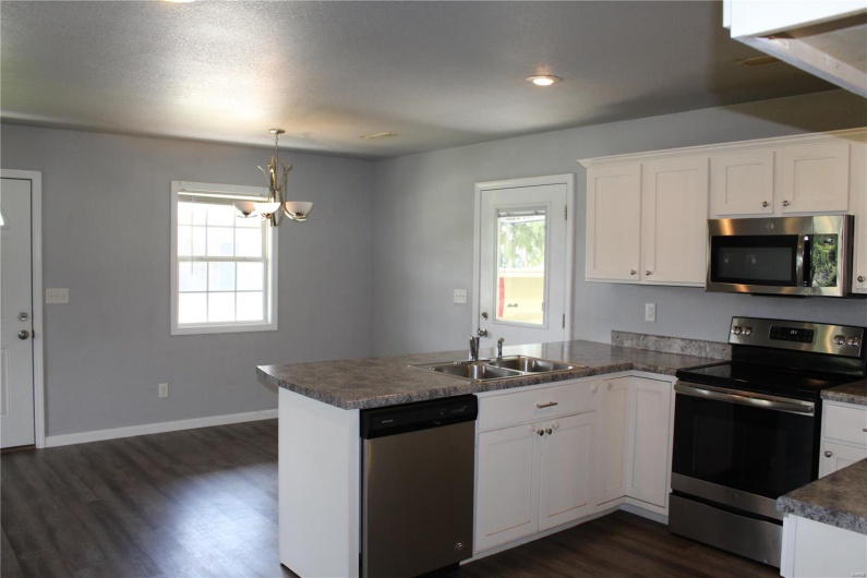 305 Corban Circle, Poplar Bluff, Missouri 63901, 3 Bedrooms Bedrooms, 7 Rooms Rooms,1 BathroomBathrooms,Residential,For Sale,Corban,MAR25028045
