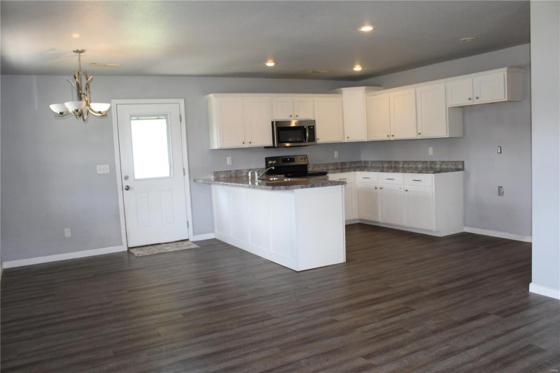305 Corban Circle, Poplar Bluff, Missouri 63901, 3 Bedrooms Bedrooms, 7 Rooms Rooms,1 BathroomBathrooms,Residential,For Sale,Corban,MAR25028045