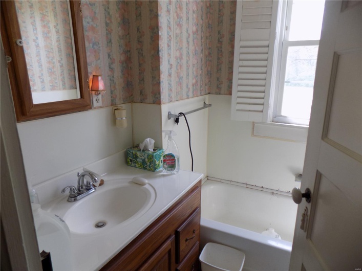 525 Russellville Road, Arcadia, Missouri 63621, 4 Bedrooms Bedrooms, 9 Rooms Rooms,1 BathroomBathrooms,Residential,For Sale,Russellville,MAR25028344