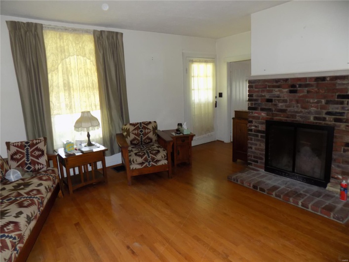 525 Russellville Road, Arcadia, Missouri 63621, 4 Bedrooms Bedrooms, 9 Rooms Rooms,1 BathroomBathrooms,Residential,For Sale,Russellville,MAR25028344