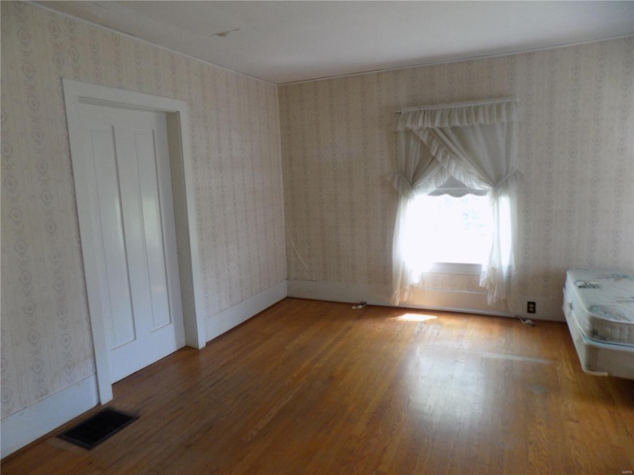 525 Russellville Road, Arcadia, Missouri 63621, 4 Bedrooms Bedrooms, 9 Rooms Rooms,1 BathroomBathrooms,Residential,For Sale,Russellville,MAR25028344
