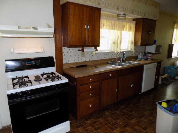 525 Russellville Road, Arcadia, Missouri 63621, 4 Bedrooms Bedrooms, 9 Rooms Rooms,1 BathroomBathrooms,Residential,For Sale,Russellville,MAR25028344