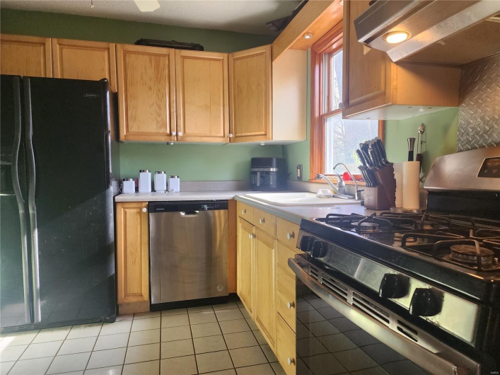 1825 Montgomery Street, Cape Girardeau, Missouri 63703, 3 Bedrooms Bedrooms, 7 Rooms Rooms,2 BathroomsBathrooms,Residential,For Sale,Montgomery,MAR24073958