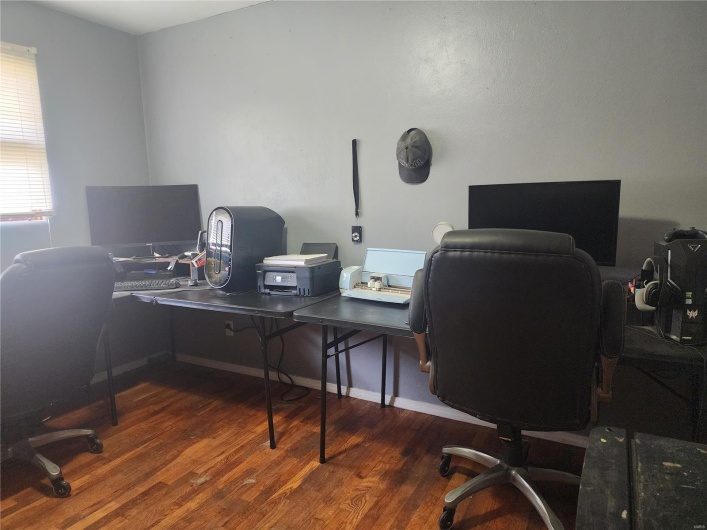 1825 Montgomery Street, Cape Girardeau, Missouri 63703, 3 Bedrooms Bedrooms, 7 Rooms Rooms,2 BathroomsBathrooms,Residential,For Sale,Montgomery,MAR24073958