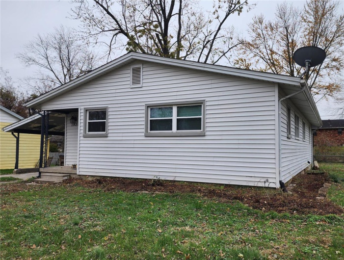 1825 Montgomery Street, Cape Girardeau, Missouri 63703, 3 Bedrooms Bedrooms, 7 Rooms Rooms,2 BathroomsBathrooms,Residential,For Sale,Montgomery,MAR24073958