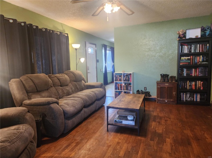 1825 Montgomery Street, Cape Girardeau, Missouri 63703, 3 Bedrooms Bedrooms, 7 Rooms Rooms,2 BathroomsBathrooms,Residential,For Sale,Montgomery,MAR24073958