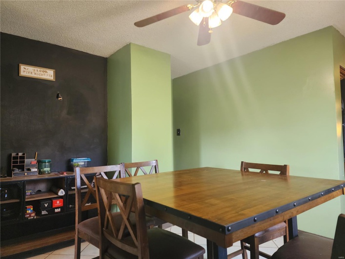 1825 Montgomery Street, Cape Girardeau, Missouri 63703, 3 Bedrooms Bedrooms, 7 Rooms Rooms,2 BathroomsBathrooms,Residential,For Sale,Montgomery,MAR24073958