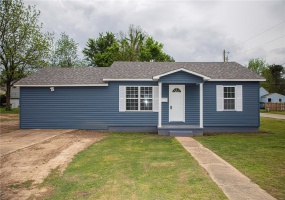 1042 Ash Street, Poplar Bluff, Missouri 63901, 3 Bedrooms Bedrooms, 8 Rooms Rooms,1 BathroomBathrooms,Residential,For Sale,Ash,MAR25027543
