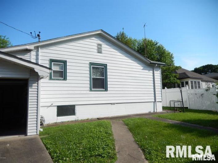 405 MAIN Street, Anna, Illinois 62906-0000, 3 Bedrooms Bedrooms, 0 ,2 BathroomsBathrooms,Residential,For Sale,MAIN,0,RMAEB456427