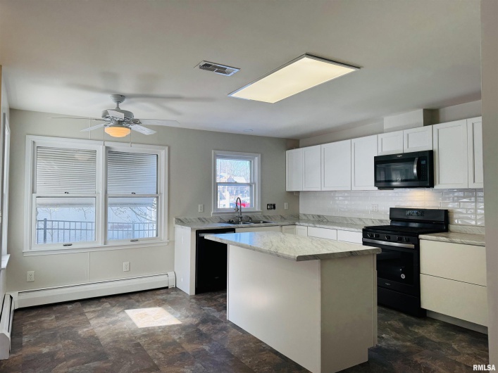 405 MAIN Street, Anna, Illinois 62906-0000, 3 Bedrooms Bedrooms, 0 ,2 BathroomsBathrooms,Residential,For Sale,MAIN,0,RMAEB456427