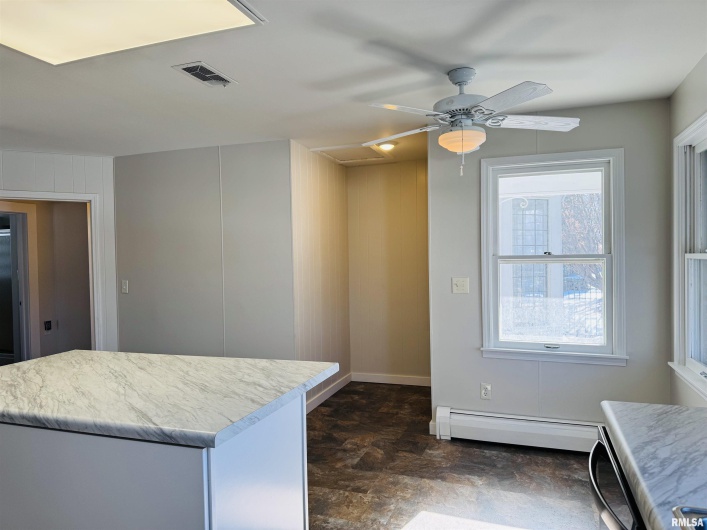 405 MAIN Street, Anna, Illinois 62906-0000, 3 Bedrooms Bedrooms, 0 ,2 BathroomsBathrooms,Residential,For Sale,MAIN,0,RMAEB456427