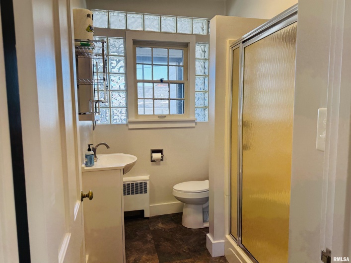 405 MAIN Street, Anna, Illinois 62906-0000, 3 Bedrooms Bedrooms, 0 ,2 BathroomsBathrooms,Residential,For Sale,MAIN,0,RMAEB456427
