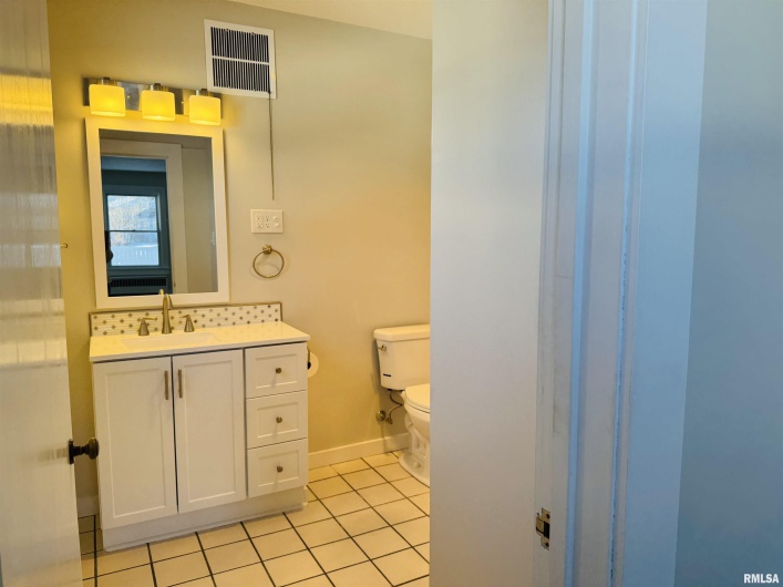 405 MAIN Street, Anna, Illinois 62906-0000, 3 Bedrooms Bedrooms, 0 ,2 BathroomsBathrooms,Residential,For Sale,MAIN,0,RMAEB456427