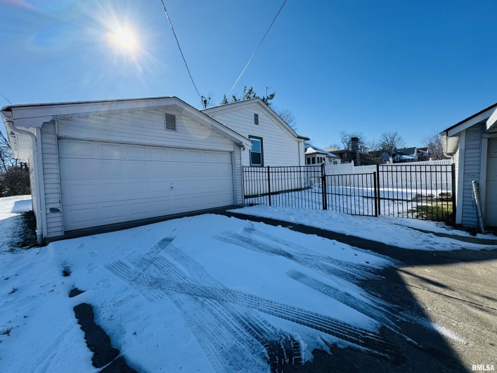 405 MAIN Street, Anna, Illinois 62906-0000, 3 Bedrooms Bedrooms, 0 ,2 BathroomsBathrooms,Residential,For Sale,MAIN,0,RMAEB456427