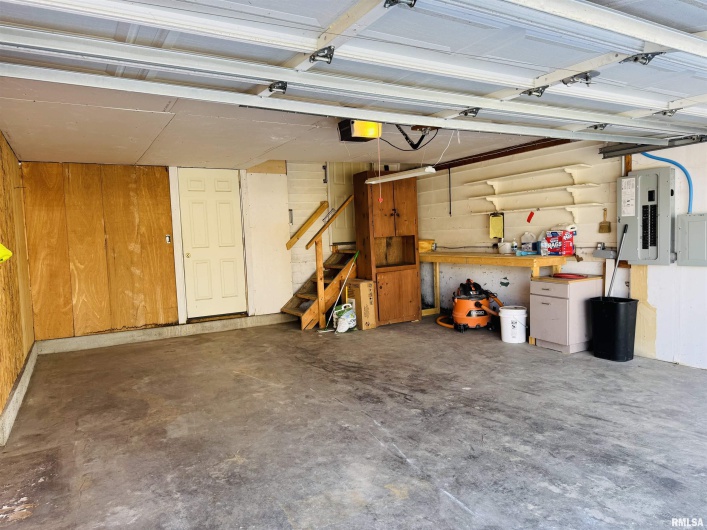405 MAIN Street, Anna, Illinois 62906-0000, 3 Bedrooms Bedrooms, 0 ,2 BathroomsBathrooms,Residential,For Sale,MAIN,0,RMAEB456427