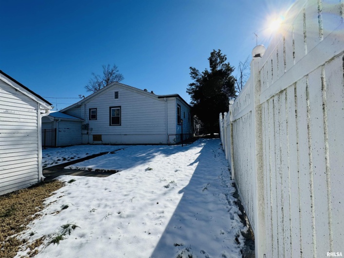 405 MAIN Street, Anna, Illinois 62906-0000, 3 Bedrooms Bedrooms, 0 ,2 BathroomsBathrooms,Residential,For Sale,MAIN,0,RMAEB456427