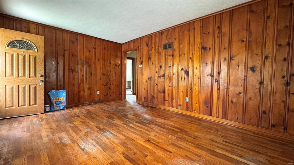 787 Memorial Drive, Ste Genevieve, Missouri 63670, 2 Bedrooms Bedrooms, 6 Rooms Rooms,1 BathroomBathrooms,Residential Lease,For Sale,Memorial,MAR25028424