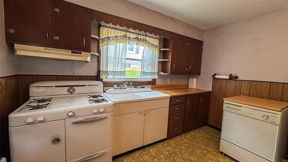 787 Memorial Drive, Ste Genevieve, Missouri 63670, 2 Bedrooms Bedrooms, 6 Rooms Rooms,1 BathroomBathrooms,Residential Lease,For Sale,Memorial,MAR25028424
