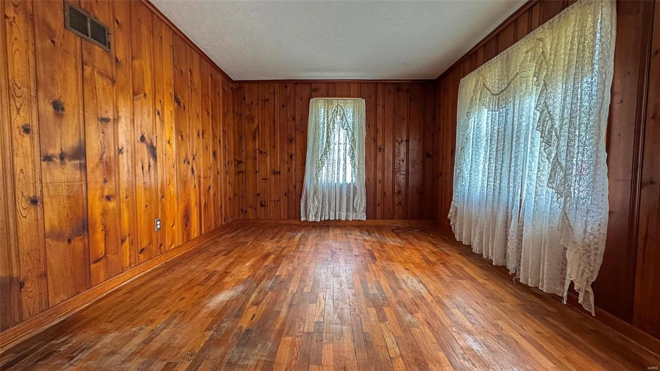 787 Memorial Drive, Ste Genevieve, Missouri 63670, 2 Bedrooms Bedrooms, 6 Rooms Rooms,1 BathroomBathrooms,Residential Lease,For Sale,Memorial,MAR25028424