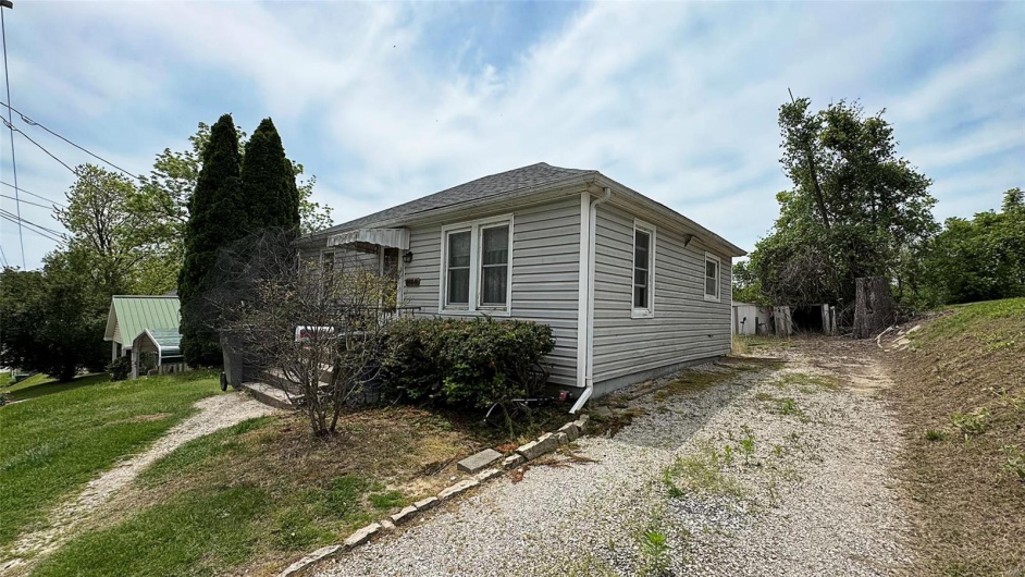 787 Memorial Drive, Ste Genevieve, Missouri 63670, 2 Bedrooms Bedrooms, 6 Rooms Rooms,1 BathroomBathrooms,Residential Lease,For Sale,Memorial,MAR25028424