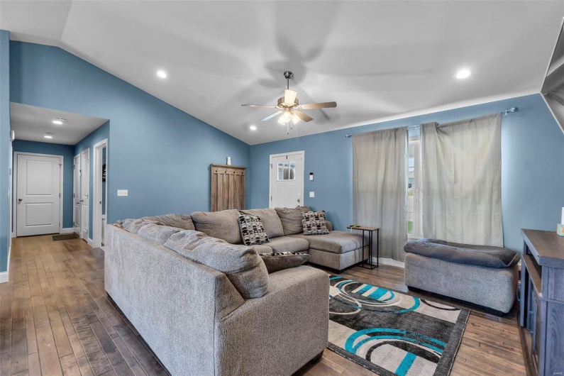 198 Galbaldon Court, Jackson, Missouri 63755, 4 Bedrooms Bedrooms, 5 Rooms Rooms,3 BathroomsBathrooms,Residential,For Sale,Galbaldon,MAR25027019