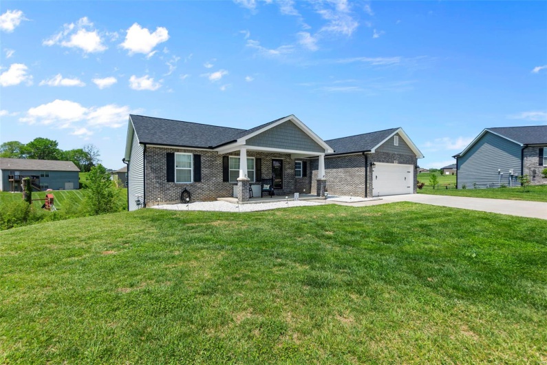 198 Galbaldon Court, Jackson, Missouri 63755, 4 Bedrooms Bedrooms, 5 Rooms Rooms,3 BathroomsBathrooms,Residential,For Sale,Galbaldon,MAR25027019