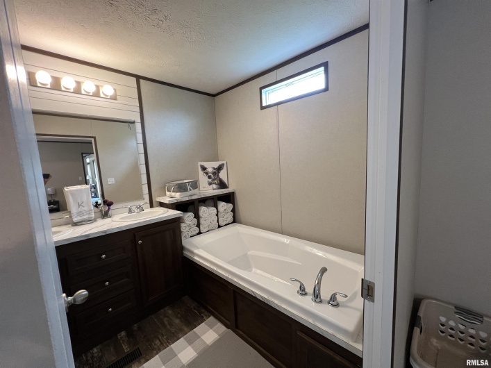145 CHEROKEE Drive, Goreville, Illinois 62939, 3 Bedrooms Bedrooms, 0 ,2 BathroomsBathrooms,Residential,For Sale,CHEROKEE,0,RMAEB457539