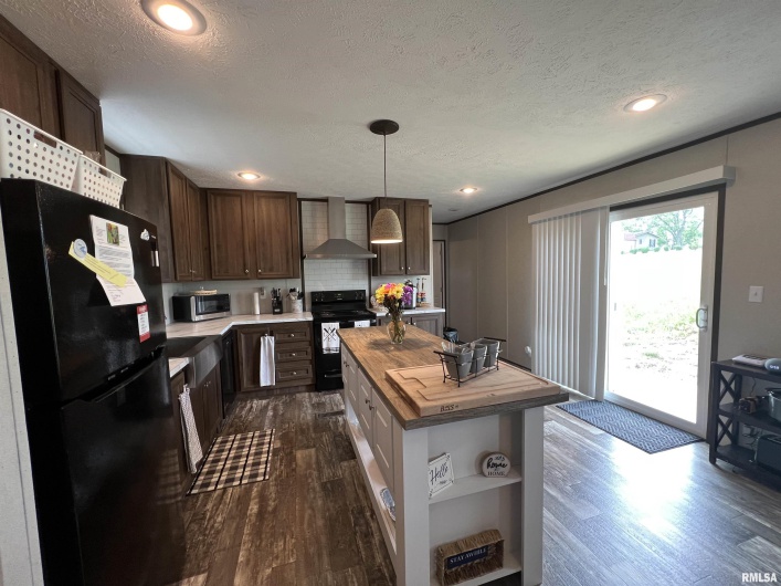 145 CHEROKEE Drive, Goreville, Illinois 62939, 3 Bedrooms Bedrooms, 0 ,2 BathroomsBathrooms,Residential,For Sale,CHEROKEE,0,RMAEB457539