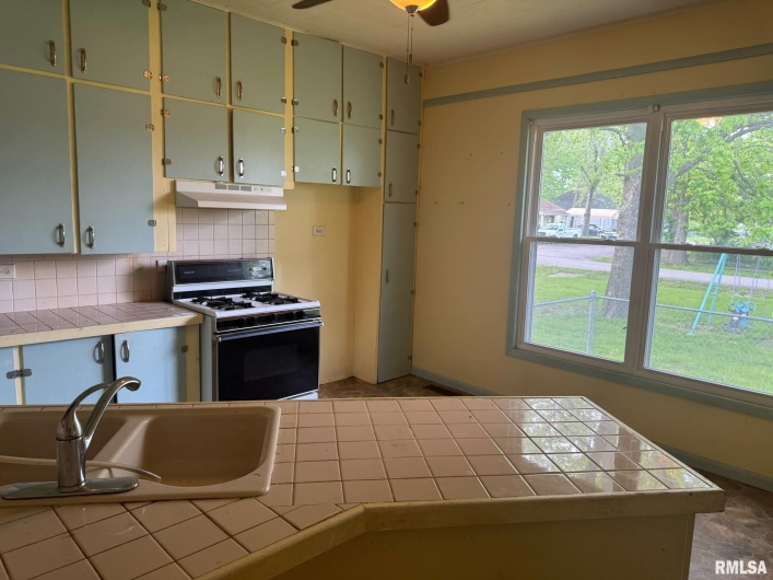 604 23RD Street, Herrin, Illinois 62948, 2 Bedrooms Bedrooms, 0 ,1 BathroomBathrooms,Residential,For Sale,23RD,0,RMAEB457759