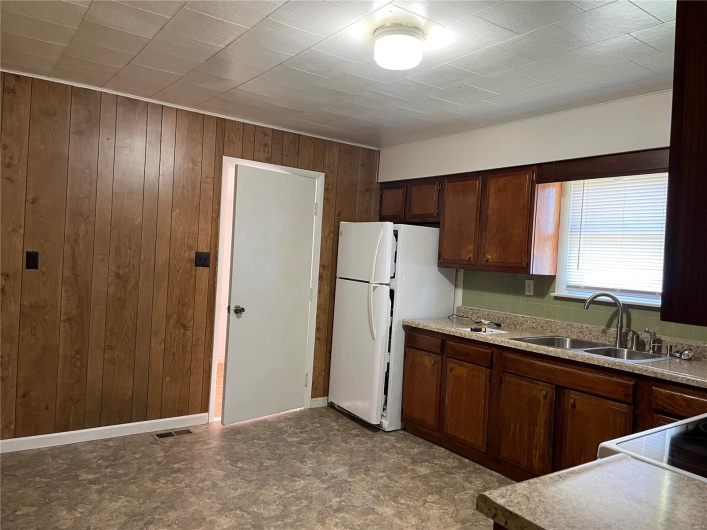 508 Big Ben Blvd, Piedmont, Missouri 63957, 3 Bedrooms Bedrooms, 7 Rooms Rooms,1 BathroomBathrooms,Residential,For Sale,Big Ben Blvd,MAR24054680