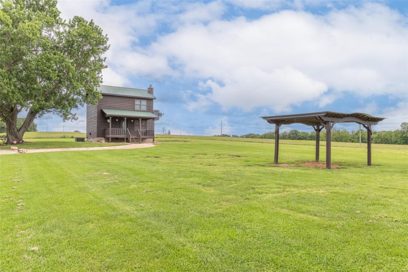 View of grassy yard
