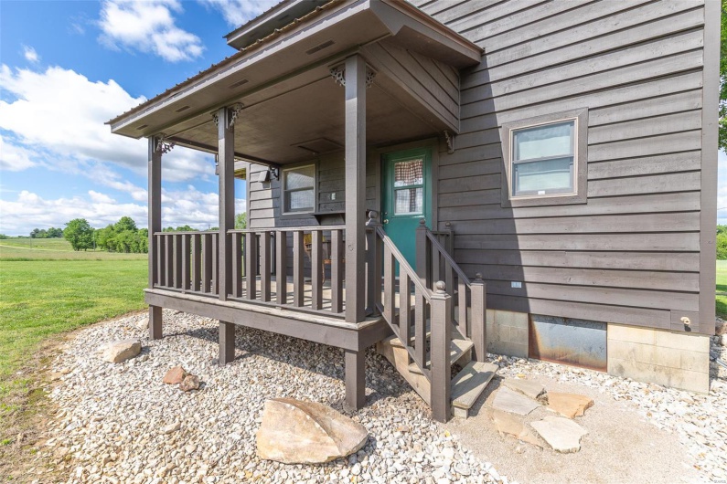 Property entrance featuring a yard