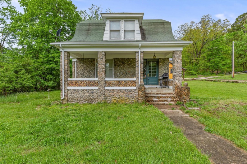 124 Iron Street, Ironton, Missouri 63650, 3 Bedrooms Bedrooms, 9 Rooms Rooms,2 BathroomsBathrooms,Residential,For Sale,Iron,MAR25028369