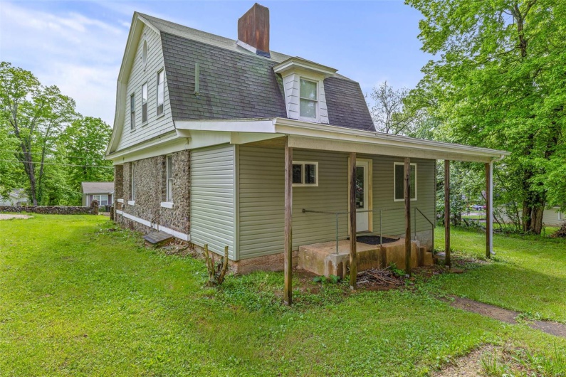 124 Iron Street, Ironton, Missouri 63650, 3 Bedrooms Bedrooms, 9 Rooms Rooms,2 BathroomsBathrooms,Residential,For Sale,Iron,MAR25028369