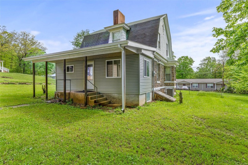 124 Iron Street, Ironton, Missouri 63650, 3 Bedrooms Bedrooms, 9 Rooms Rooms,2 BathroomsBathrooms,Residential,For Sale,Iron,MAR25028369