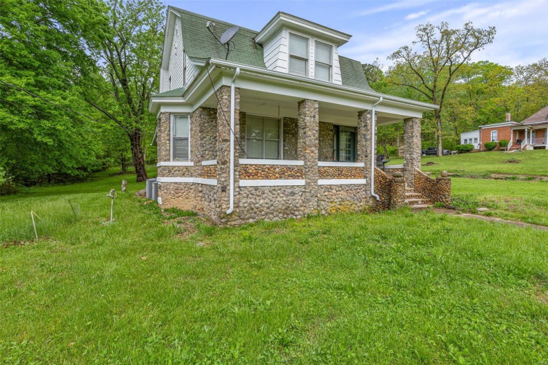 124 Iron Street, Ironton, Missouri 63650, 3 Bedrooms Bedrooms, 9 Rooms Rooms,2 BathroomsBathrooms,Residential,For Sale,Iron,MAR25028369